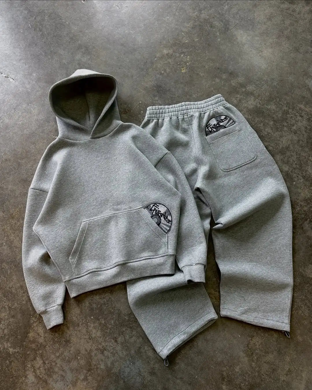 High Street Hip-Hop Herren Anzug – Modischer Pullover mit Gothic Harajuku Stickerei, Lockerer Casual Tracksuit für Männer