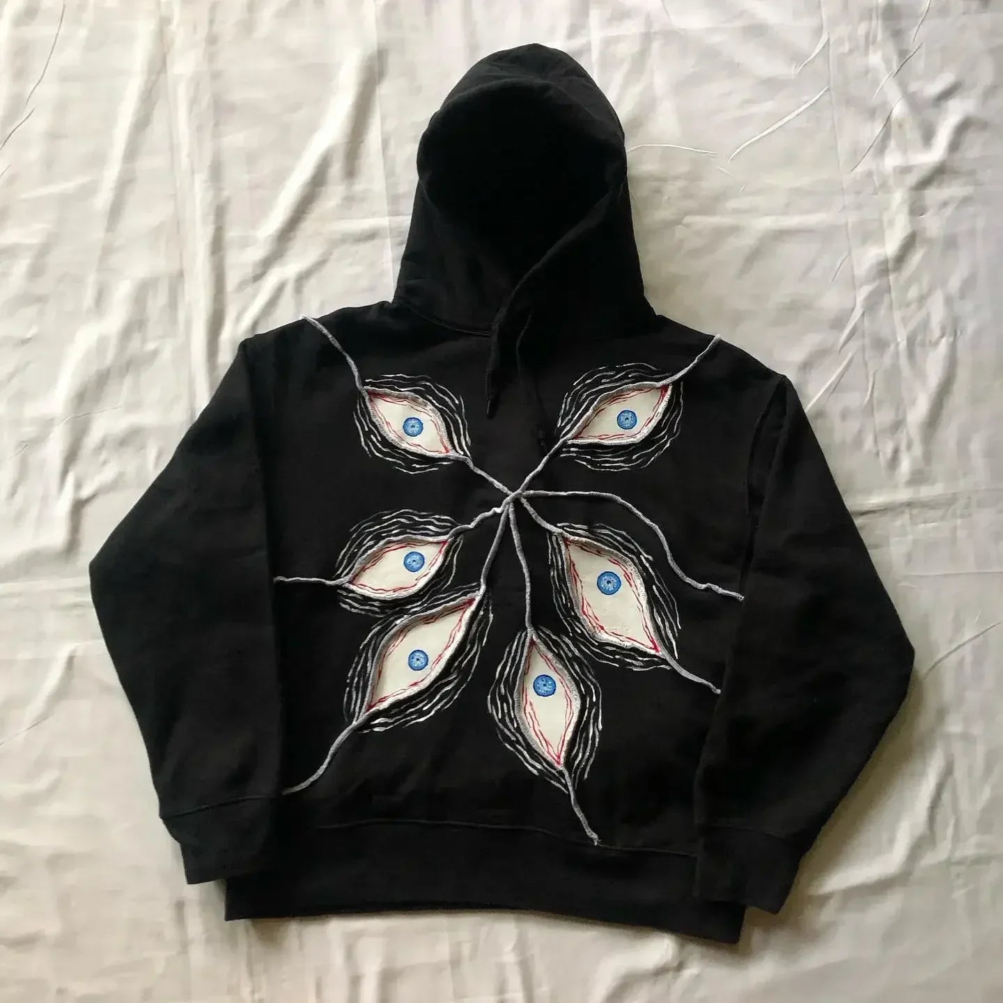Y2K Oversized Hoodie mit Eye-Patchwork – Unisex Streetwear im Gothic-Retro-Style