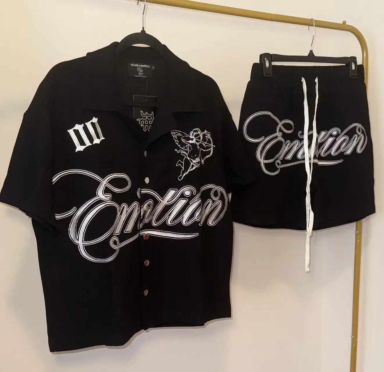 😇 25SS Mixed Emotion Angels Polo-Set – Stickerei Shirt & Shorts