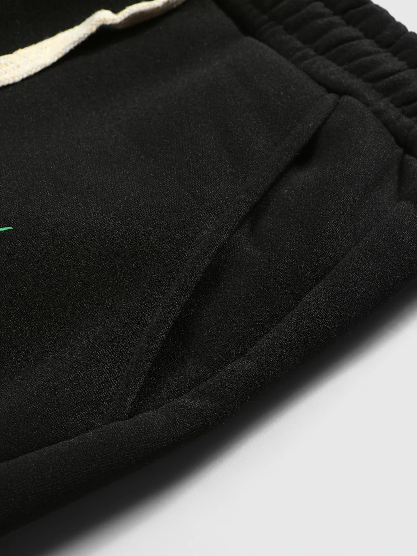Herren Streetwear Set – Schwarzer Hoodie & Jogginghose mit "RESPECT", roten Lippen, diamantbesetzten Zähnen und weißen Sternen