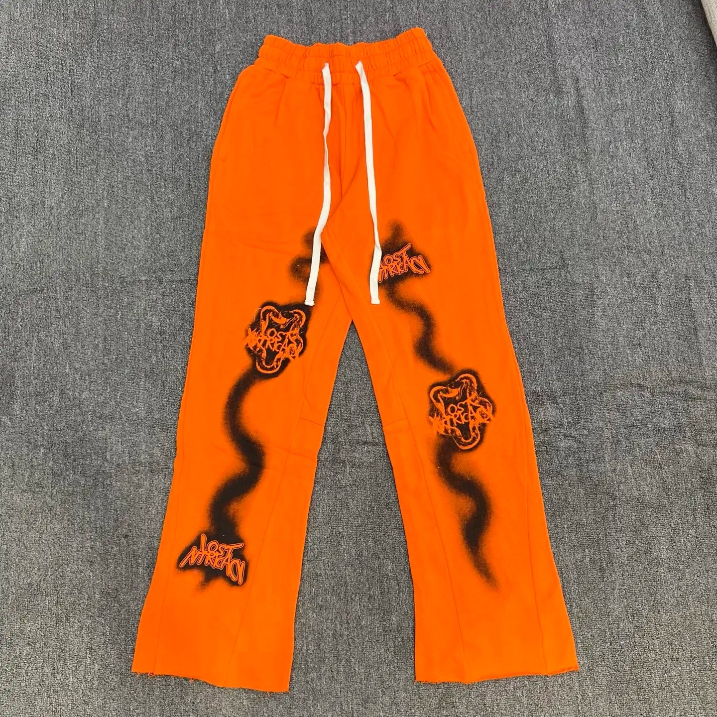 🧡 Orange-Rot "Lost Intricacy" Zweiteiler – Hoodie & Jogger mit Strass-Details