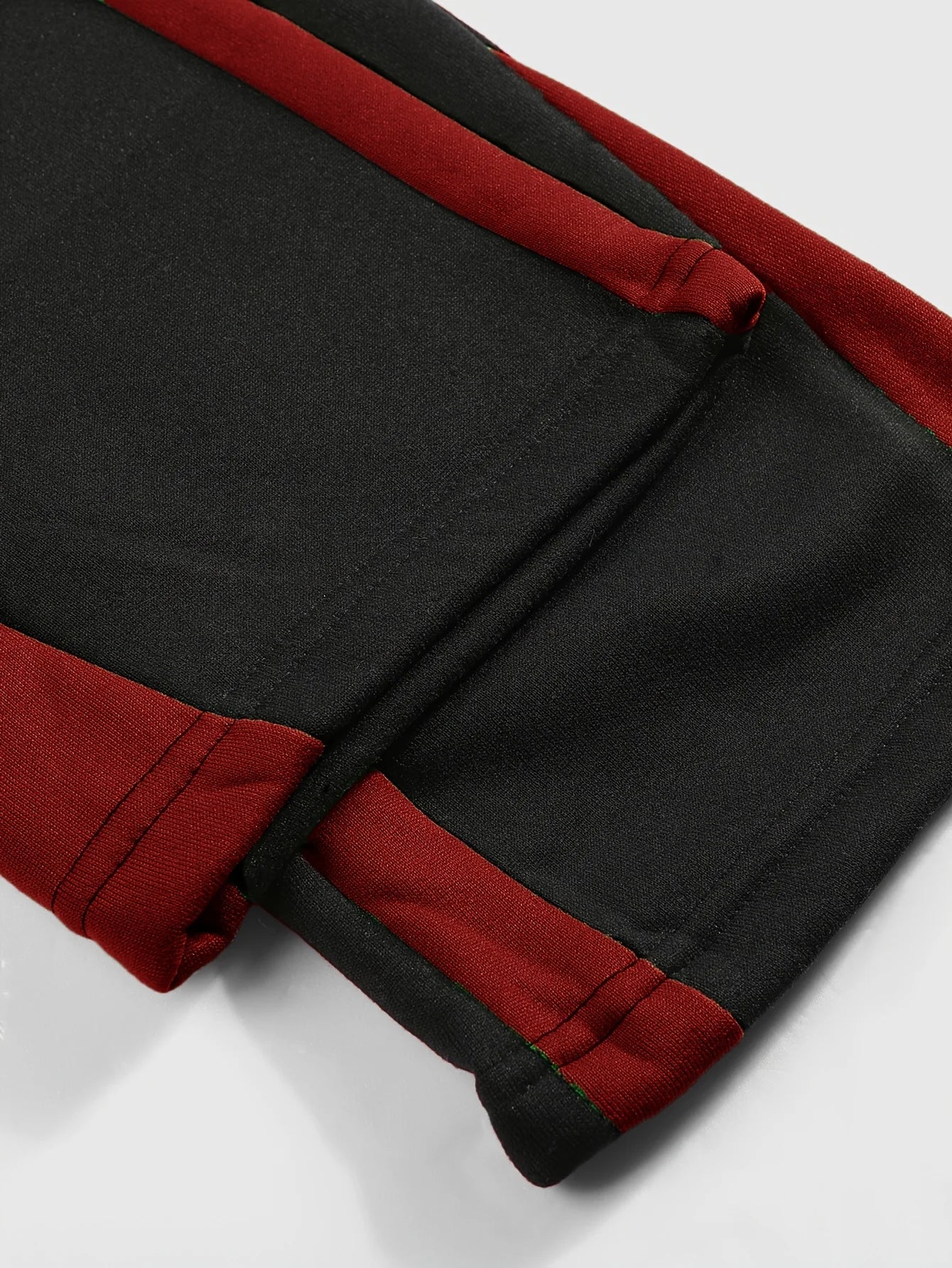 Herren Streetwear Set – Schwarzer Hoodie & Jogginghose mit "RESPECT", roten Lippen, diamantbesetzten Zähnen und weißen Sternen